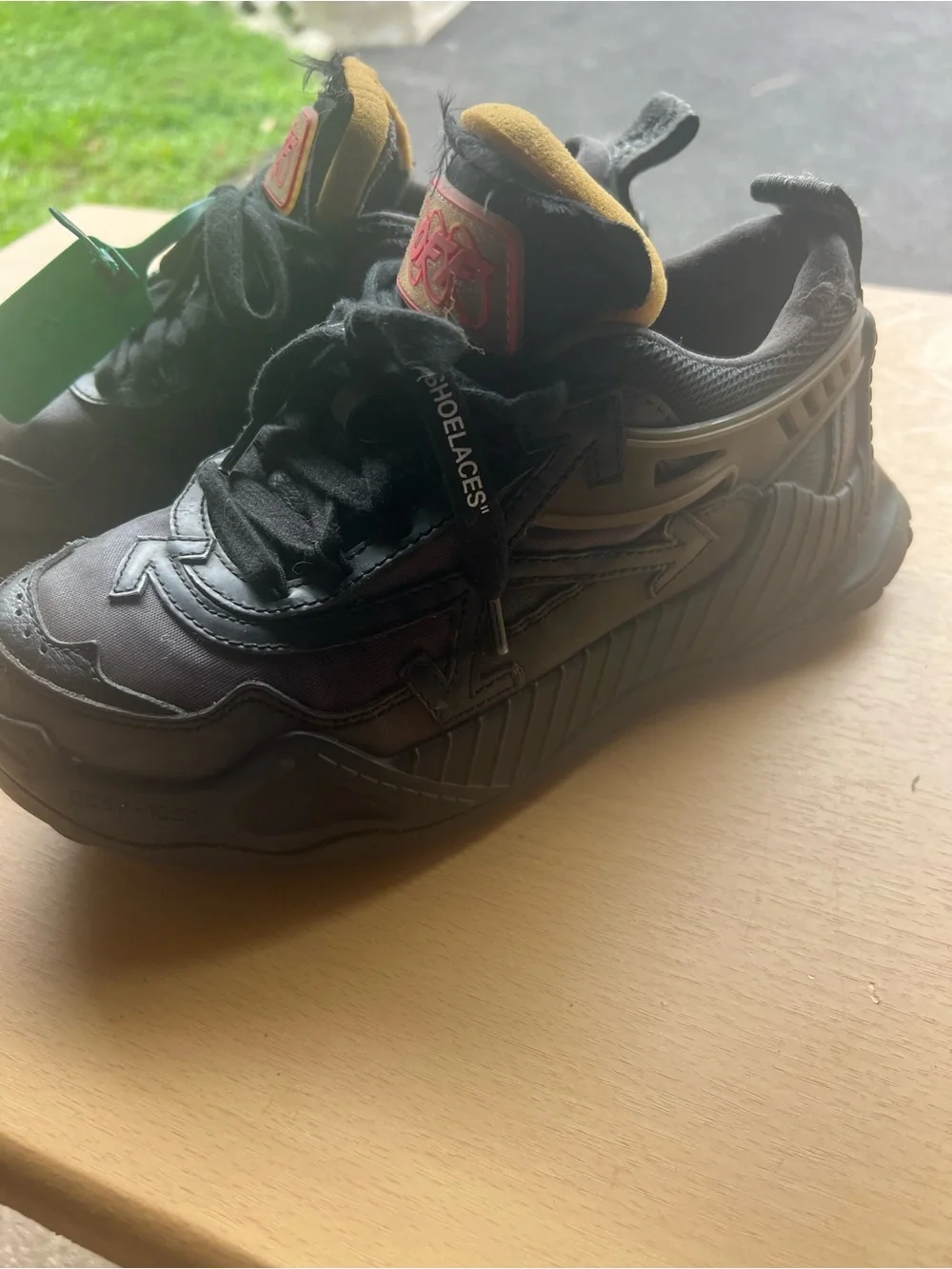 OFF-WHITE ODSY-1000 'BLACK GREY FUCHSIA' Men’s Size 39 Sneakers